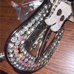 missing a rhinestone other wise in good condition